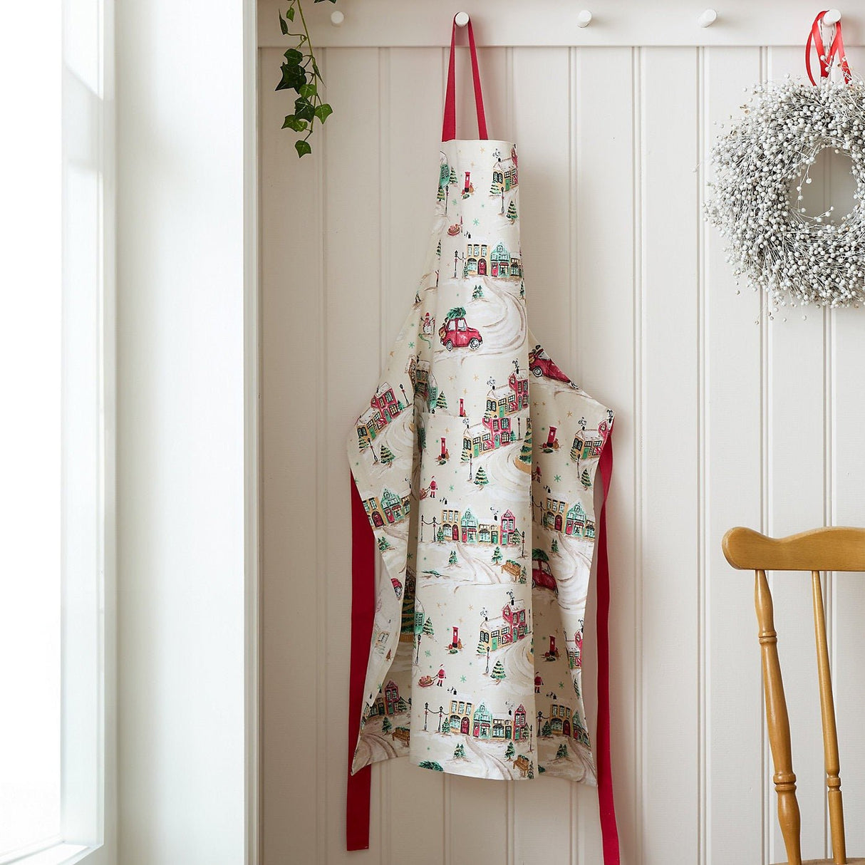Catherine Lansfield Christmas Town Cotton Kitchen Apron - APRON/GLOVE/TEXTILE - Beattys of Loughrea