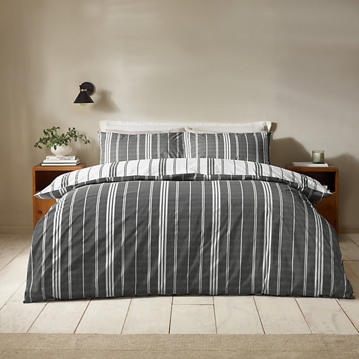 Catherine Lansfield Harbour Stripe Reversible King Duvet Cover Set with Pillowcases Black