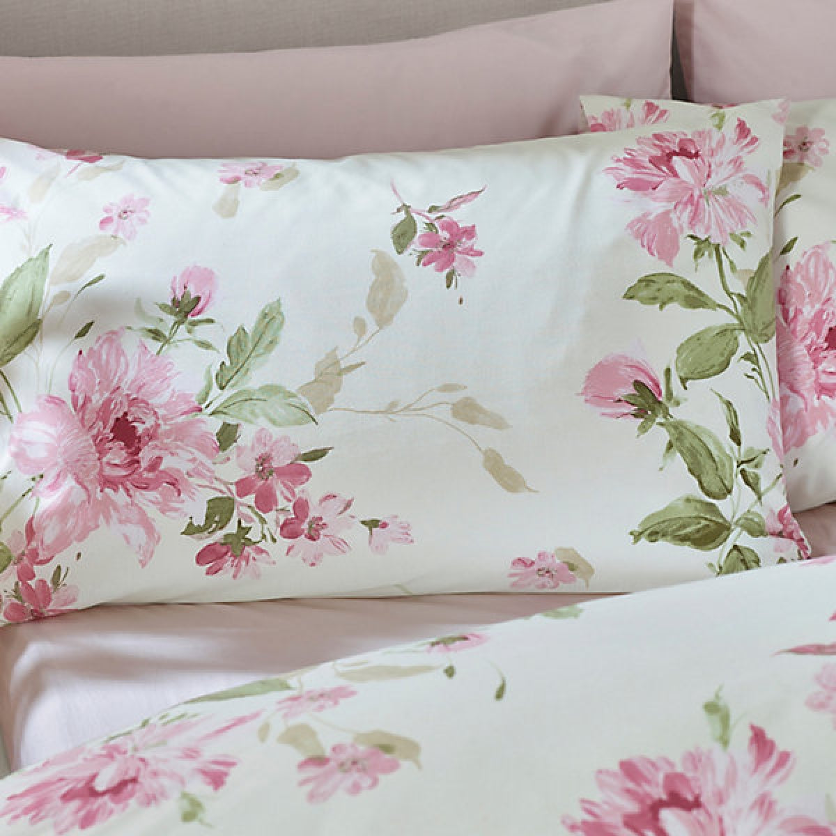 Catherine Lansfield Avebury Floral Reversible King Duvet Cover Set with Pillowcases Cream