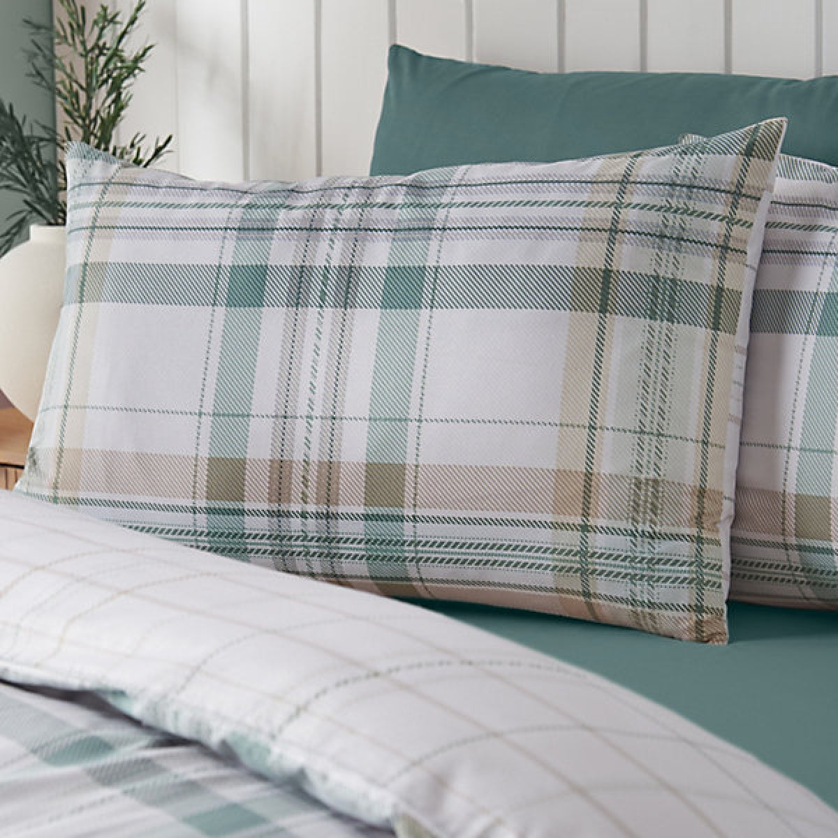 Catherine Lansfield Cartmel Check Reversible King Duvet Cover Set with Pillowcases Soft Green