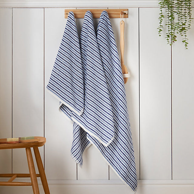 Catherine Lansfield Rice Weave Stripe Cotton 100 x 150cm Bath Sheet Blue