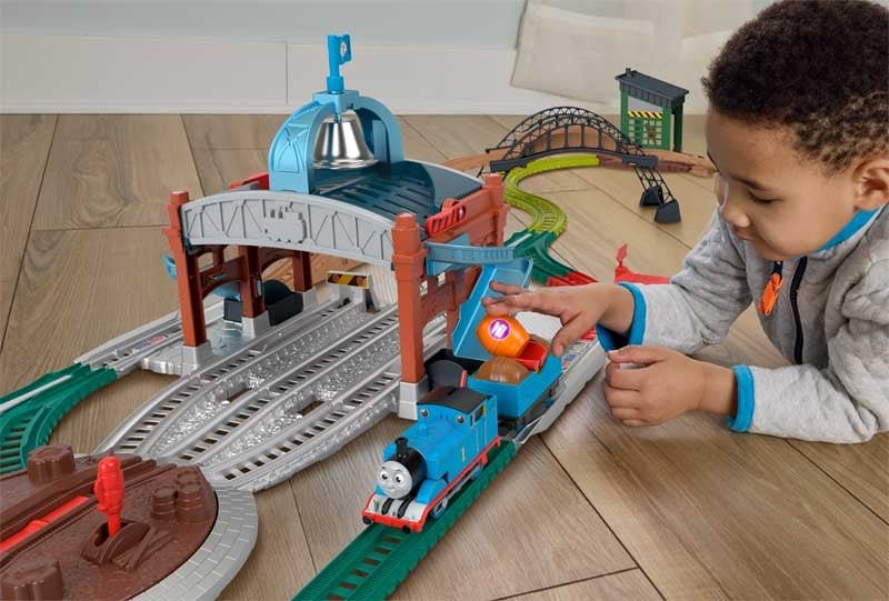 Thomas & Friends Load & Launch Barrel Delivery Set - CARS/GARAGE/TRAINS - Beattys of Loughrea