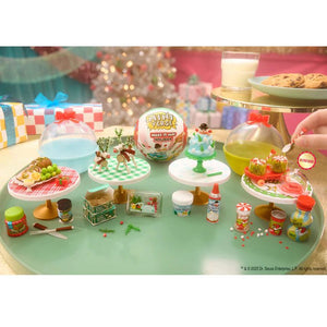 Miniverse Make It Mini Holiday - The Grinch - ART & CRAFT/MAGIC/AIRFIX - Beattys of Loughrea