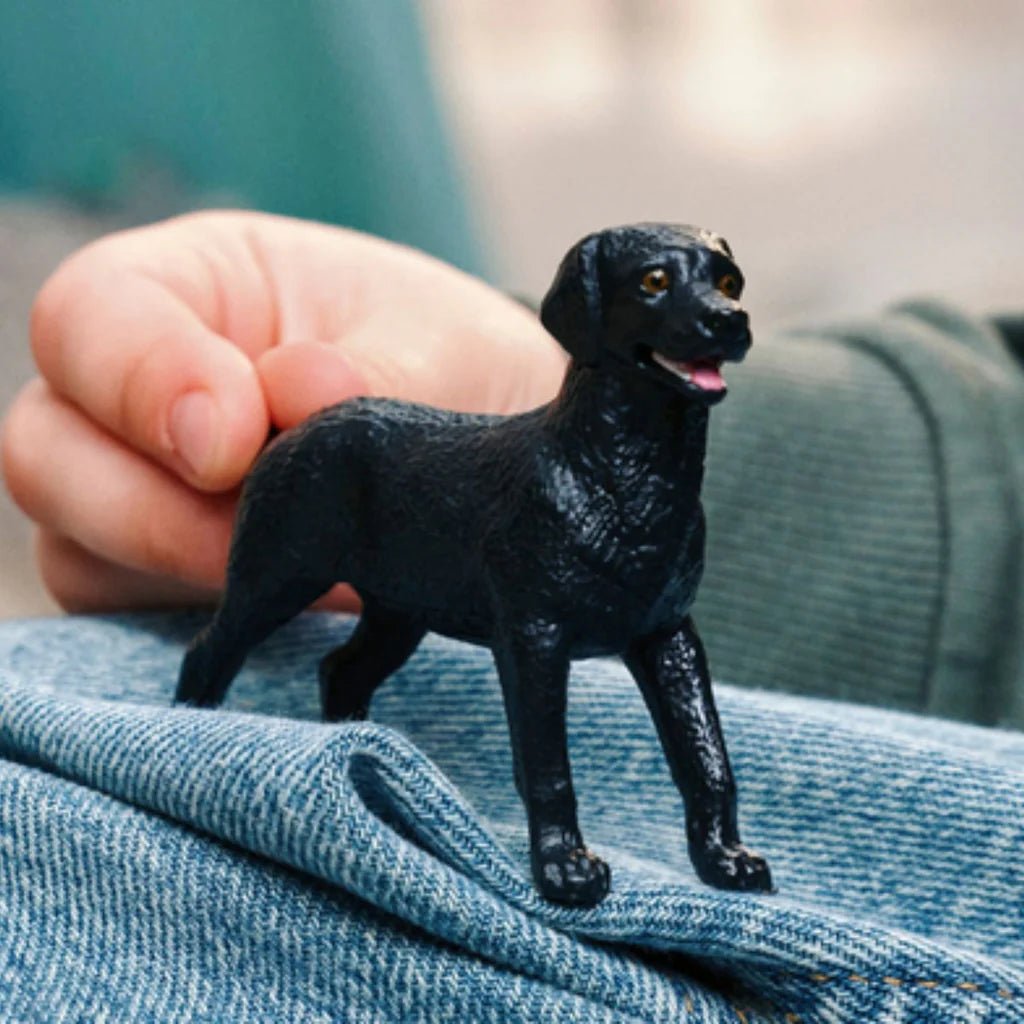 Schleich Black Labrador Retriever female - FARMS/TRACTORS/BUILDING - Beattys of Loughrea