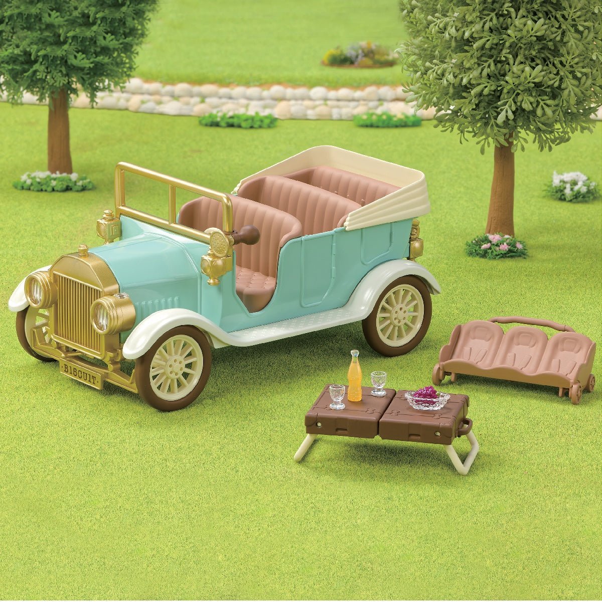 Sylvanian Families Classic Family Car 5868 - SYLVANIAN / BEANIE BABIES - Beattys of Loughrea