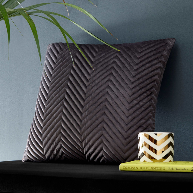 PINSONIC FILLED CUSHION CHARCOAL GREY 43X43CMS XPINVEL43YF