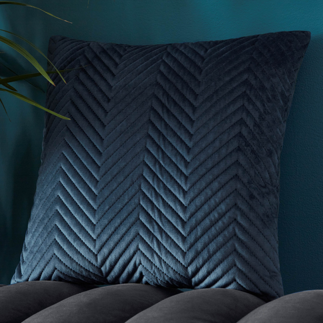 PINSONIC FILLED CUSHION NAVY 56X56CMS XPINVEL56KF