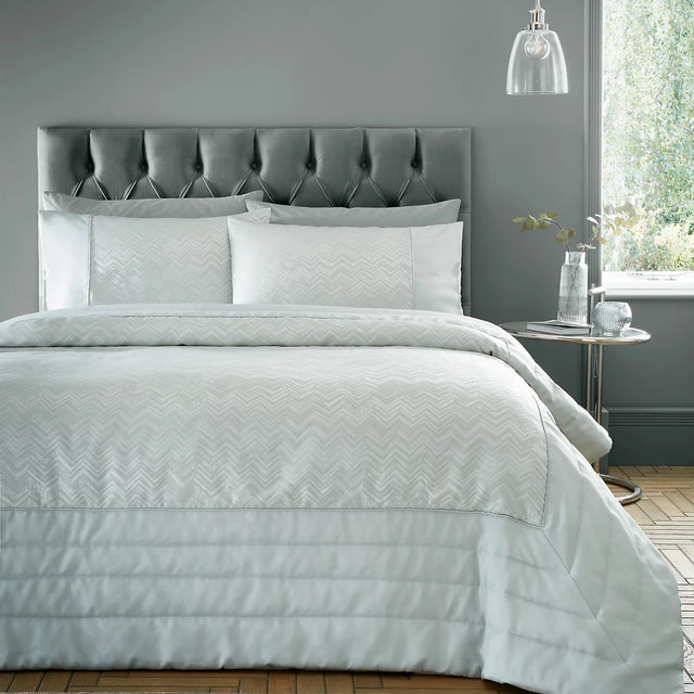 ANTIBES QUILTED THROW SILVER  200X230CMS PANTQ1L