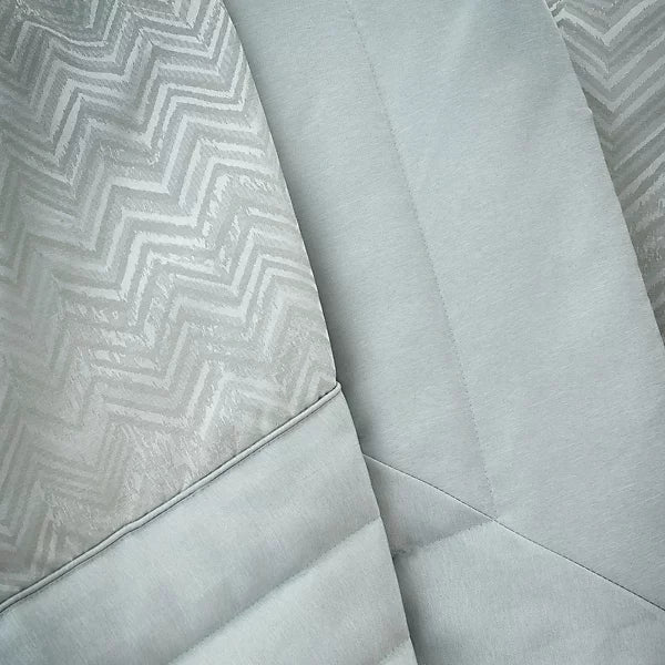 ANTIBES QUILTED THROW SILVER  200X230CMS PANTQ1L