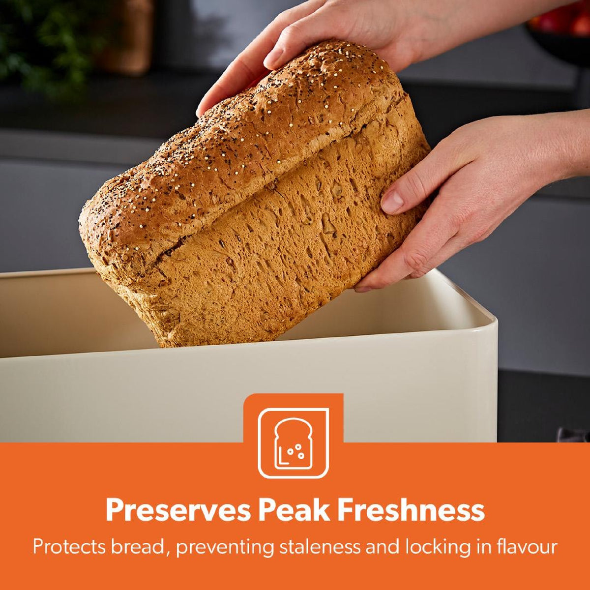 RETROVIVE BREAD BIN WITH LID 13L CREAM WI
