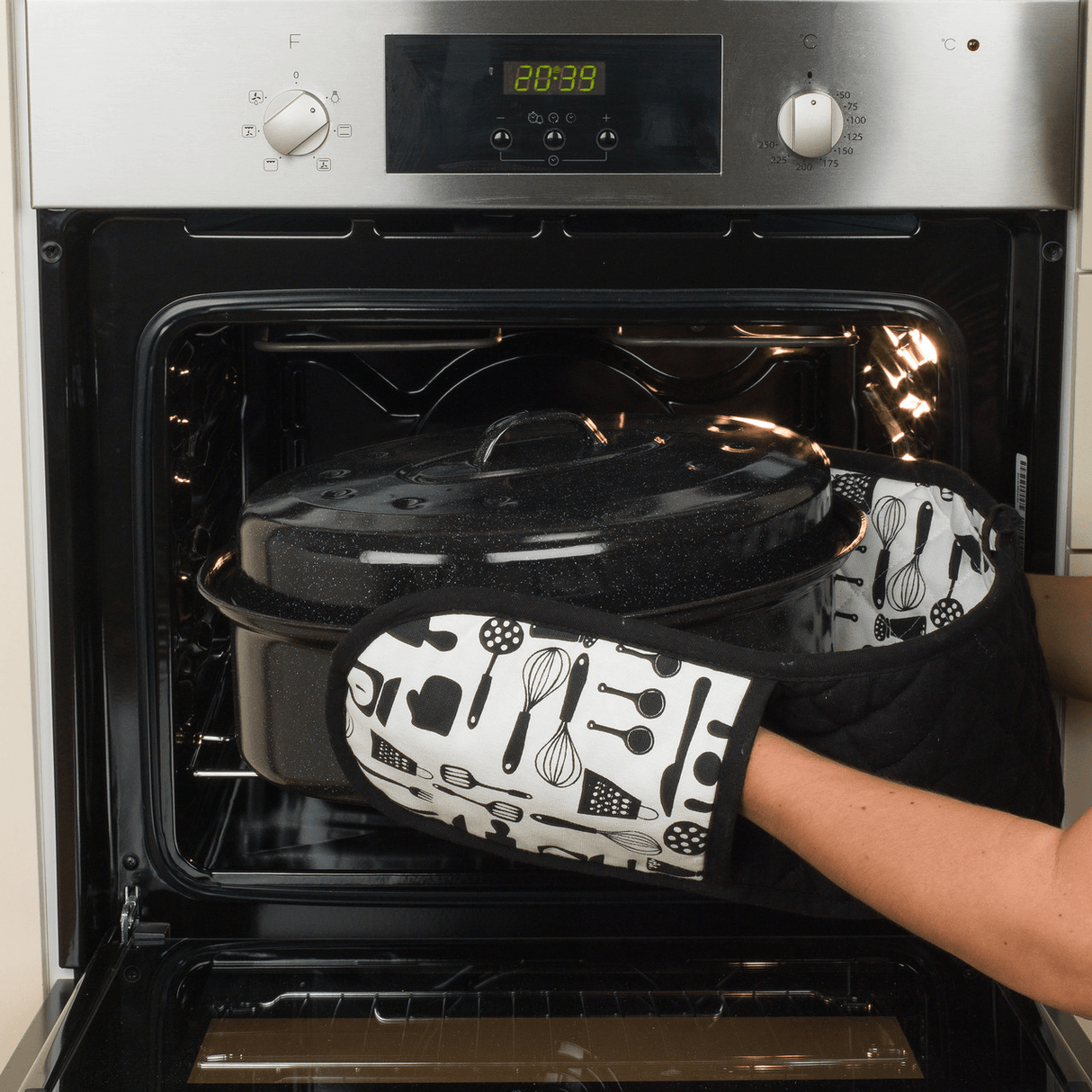 Russell Hobbs Self - Basting Vitreous Enamel Roaster and Lid 38cm - GENERAL COOKWARE - Beattys of Loughrea