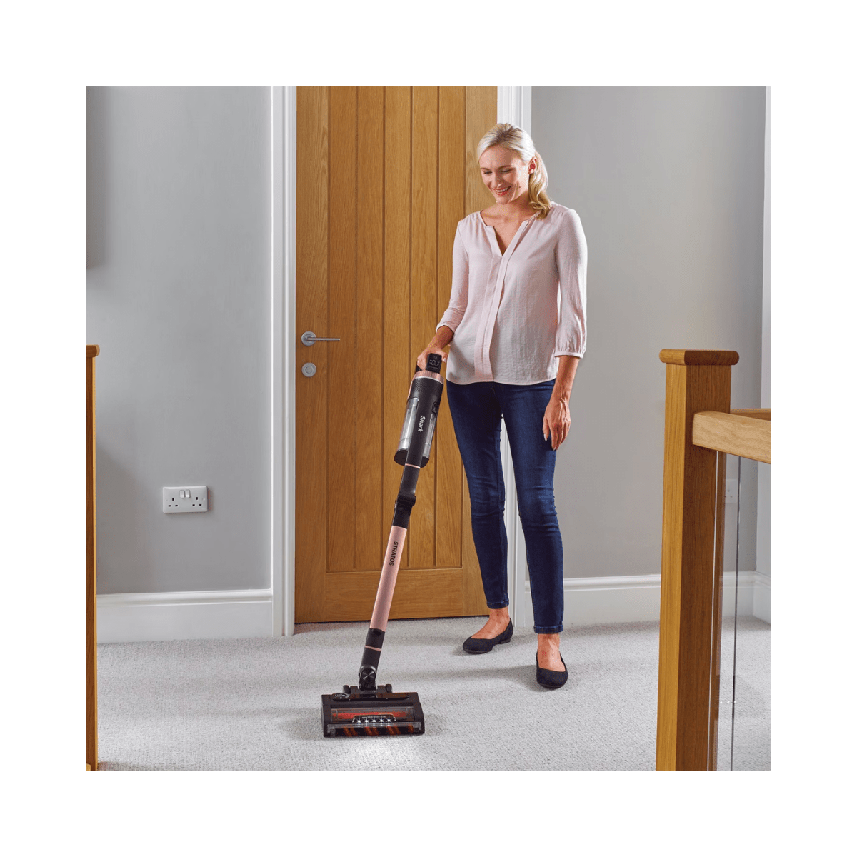 Shark Stratos Anti Hair Wrap Plus Pet Pro Cordless Vacuum (IZ400UK) - VACUUM CLEANER NOT ROBOT - Beattys of Loughrea
