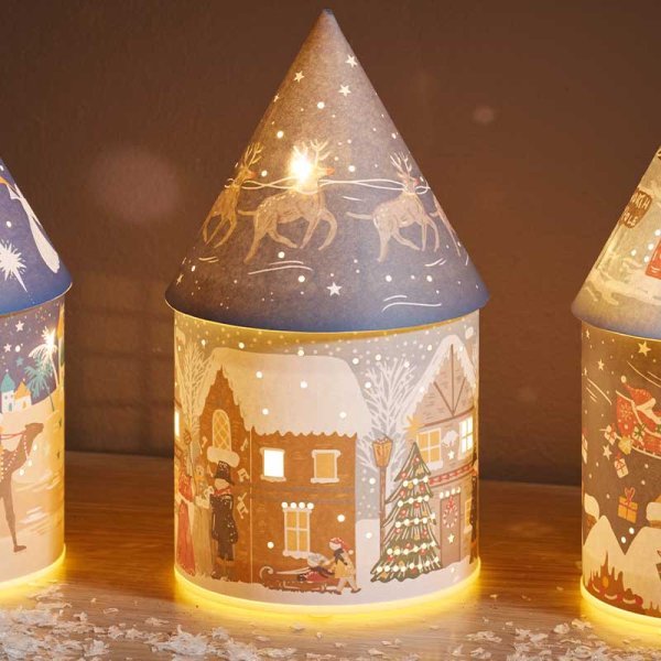 20cm InLit DecorHouse - Carol Singers Battery Operated - XMAS LANTERNS/ BOTTLES - Beattys of Loughrea