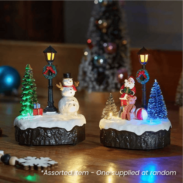 Lamp Post SnowScene 13 x 10cm Assorted - One Supplied* - XMAS ROOM DECORATION LARGE AND LIGHT UP - Beattys of Loughrea