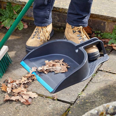 Yard Step - On Dustpan - CLEANING SWEEPNG BRUSH/BROOM/DUSTPAN - Beattys of Loughrea