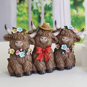 Highland Family Trio 25x15cm - ORNAMENTS - Beattys of Loughrea
