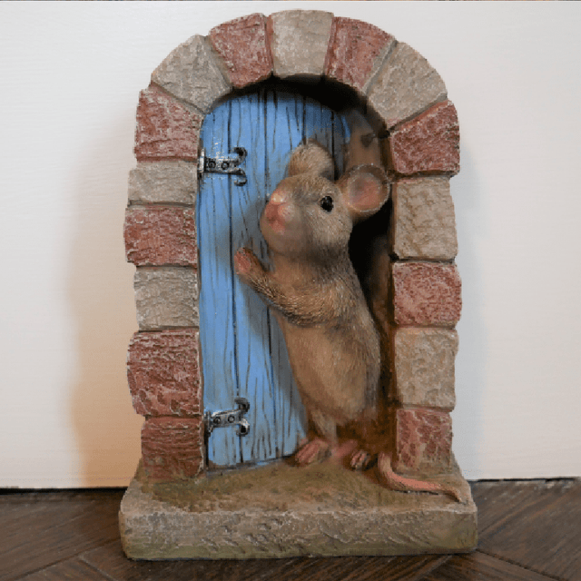 Mouse Door - ORNAMENTS - Beattys of Loughrea