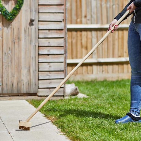 Patio Brush with Scraper & Spare Head – 140cm - GARDEN HOE/RAKE/HANDLE/HAND TOOL - Beattys of Loughrea