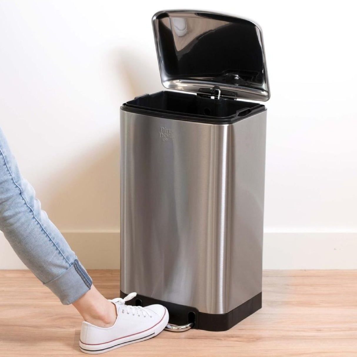 DIRT DEVIL Pedal Bin 20L Soft Close - PLASTICS - STORAGE LUNCH BOX BEAKER - Beattys of Loughrea