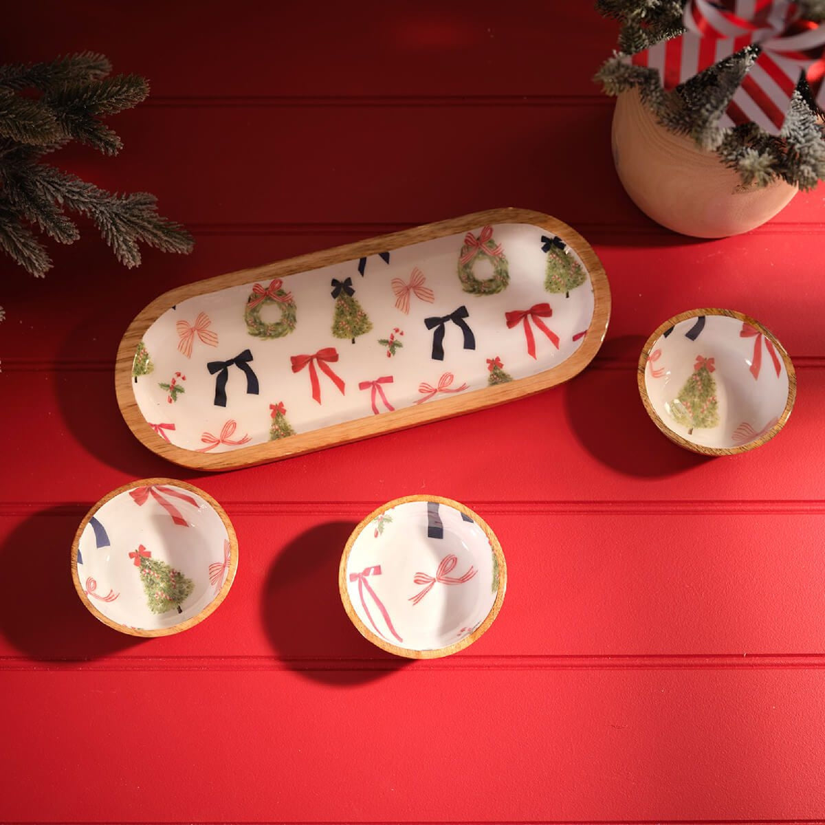 R13 MERRY LITTLE BOWS MANGO WOOD AND ENAMEL SNACK 8XB105