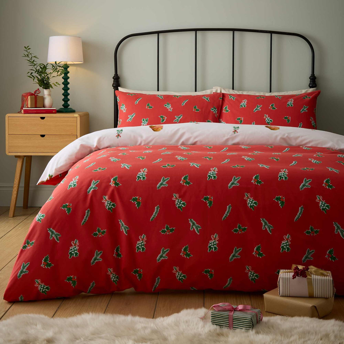 Christmas Robins Red Duvet Cover Set - Double