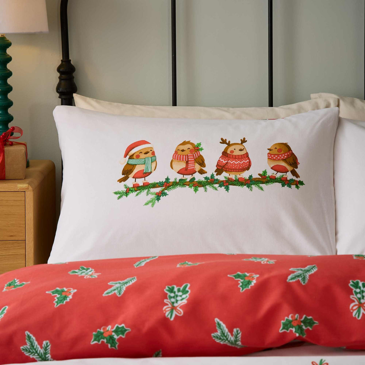 Christmas Robins Red Duvet Cover Set - Double
