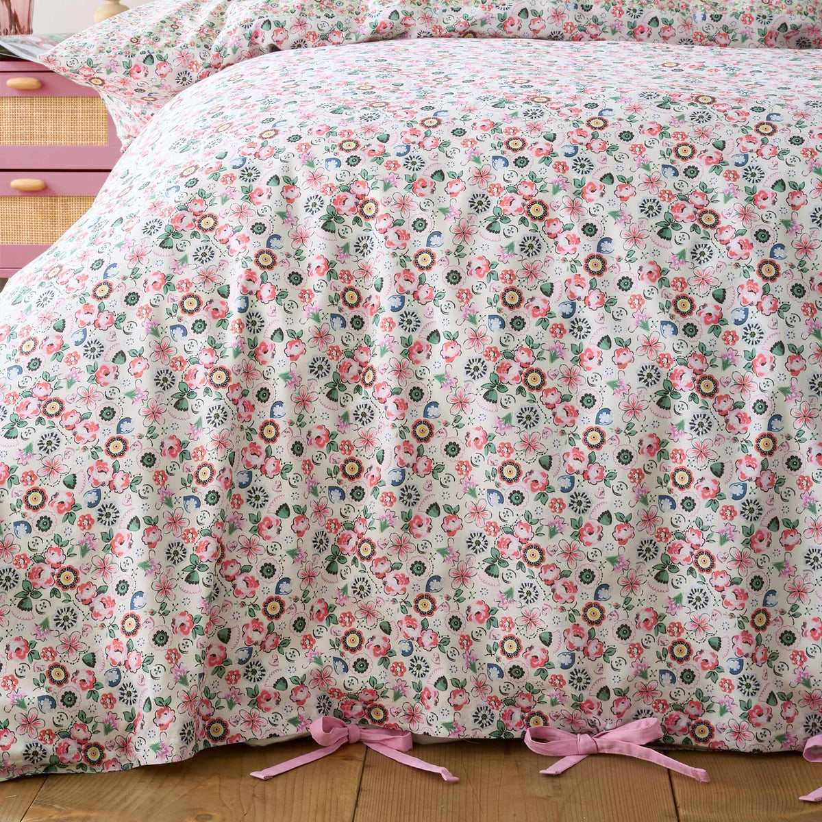 Pearly Queen Ditsy Pink Duvet Cover Set - Double