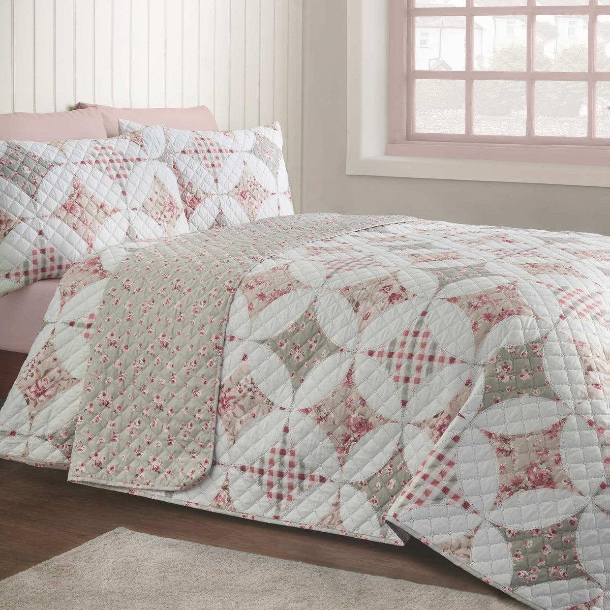 Pinsonic Patchwork Green Bedspread
