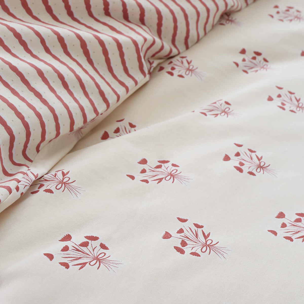 Hand Gathered Posy Cream / Red Duvet Cover Set - King