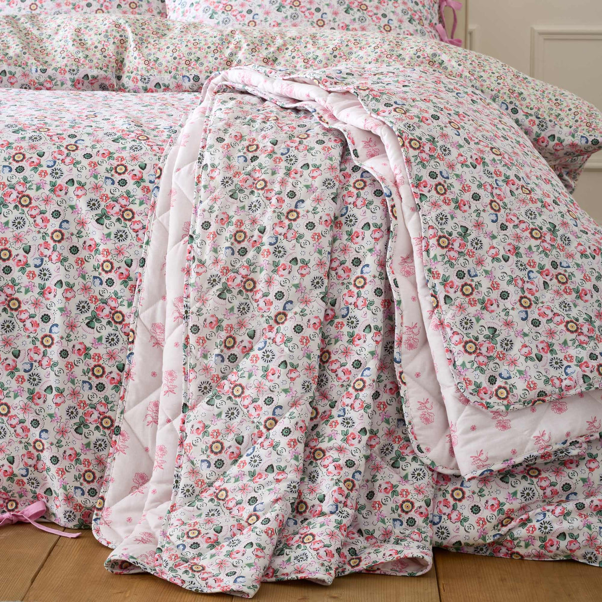 Pearly Queen Ditsy Pink Bedspread
