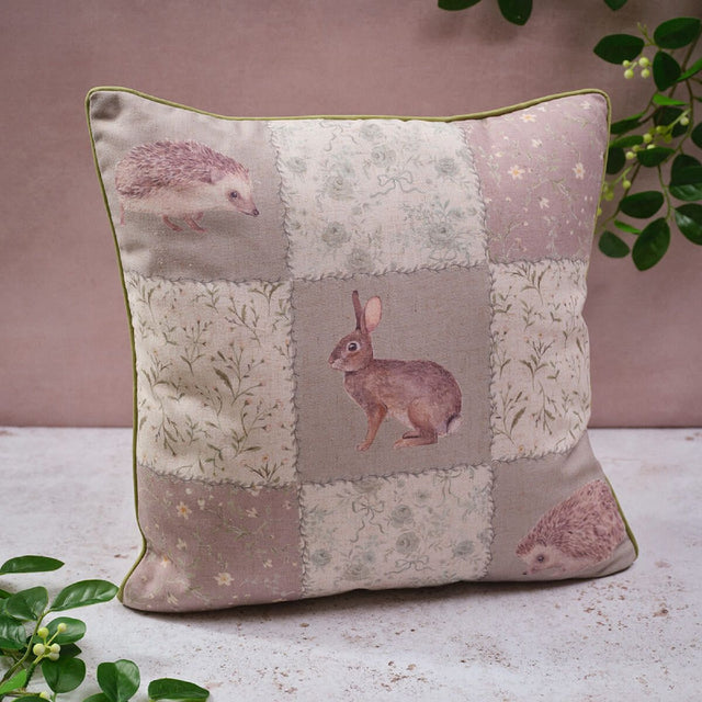R13 WOODLAND COTTAGE PATCHWORK GREEN TOILE AND MIXED ANIMALS 4WC109
