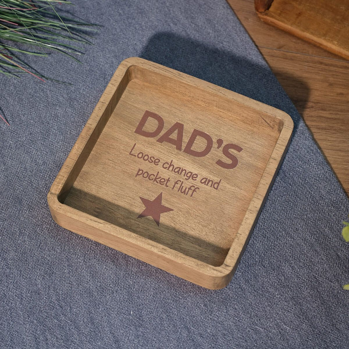 R13 FUN DAD DAD'S LOOSE CHANGE AND POCKET FLUFF WOOD MAN TRAY 8DA300