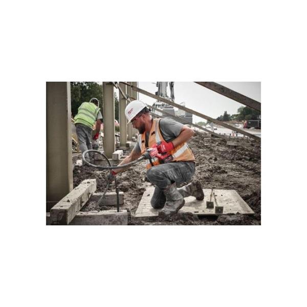 Milwaukee M18 FUEL Needle Concrete Vibrator 2.4m Whip, 1x5.5Ah batteries | 18FCVN24 - 551 - PRUNING - Beattys of Loughrea