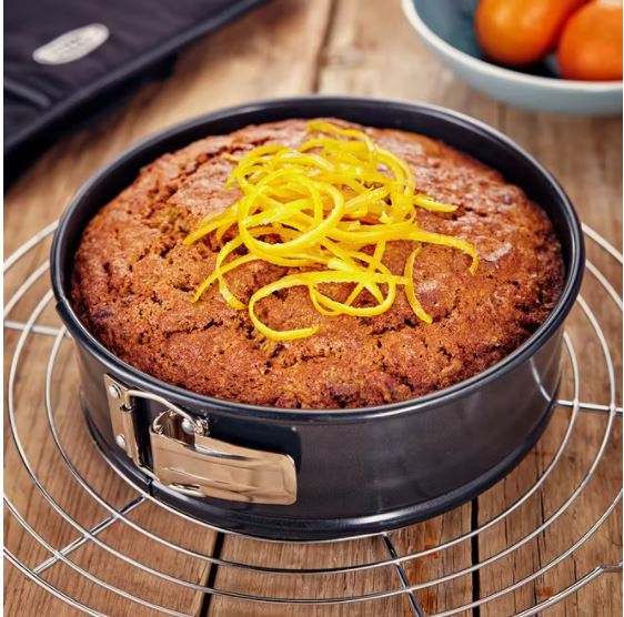Stellar Bakeware, 8"/20cm Round Cake Tin, Springform, Non-Stick. Dishwasher safe. - BAKEWARE - Beattys of Loughrea