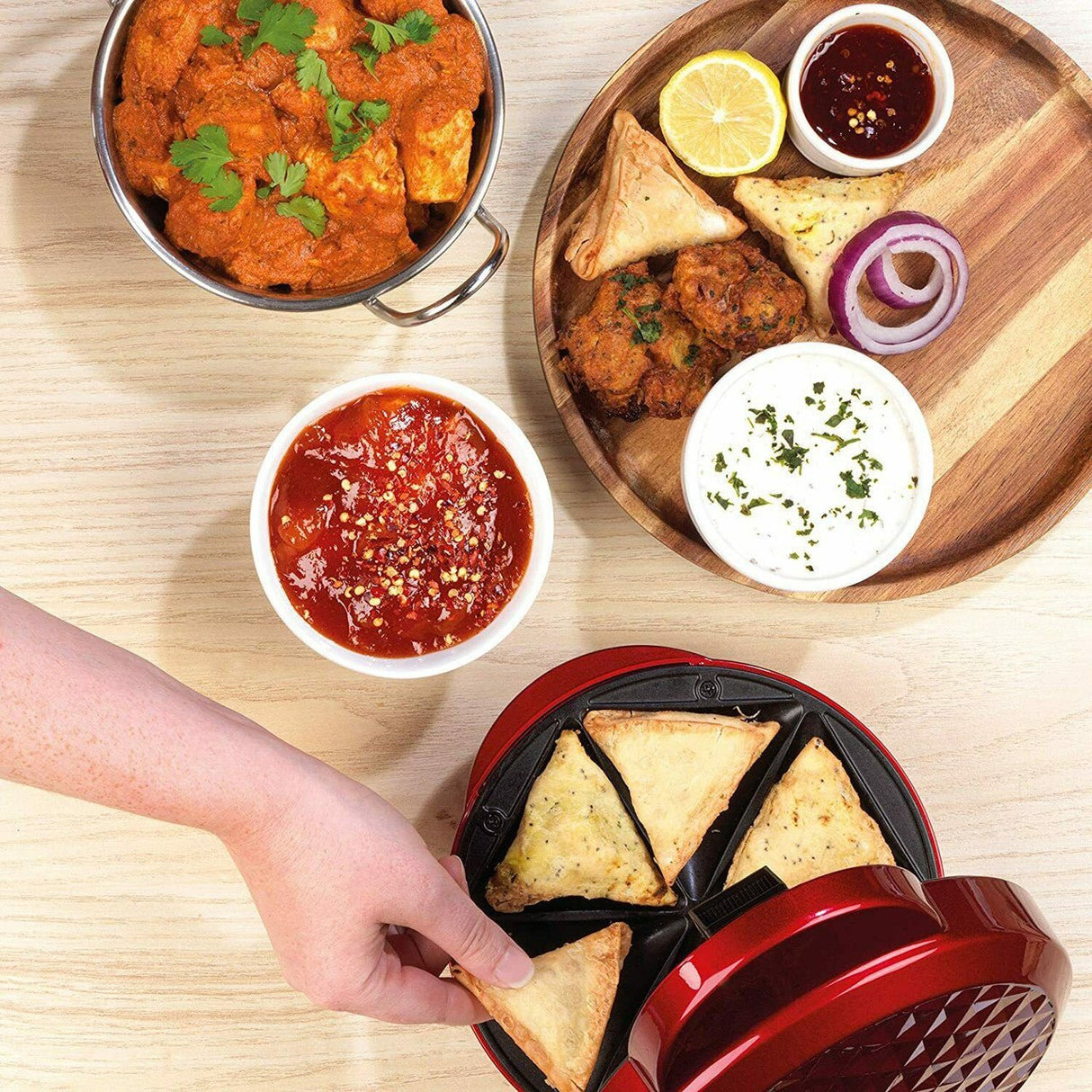 Giles & Posner Samosa Maker With Non-Stick Coated Cooking Plates - SANDWICH MAKER - Beattys of Loughrea