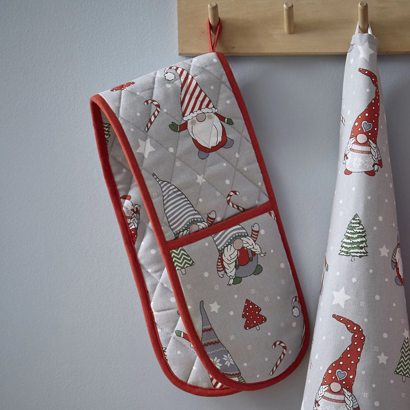 Catherine Lansfield Christmas Gnomes 18x88 cm Oven Glove - APRON/GLOVE/TEXTILE - Beattys of Loughrea