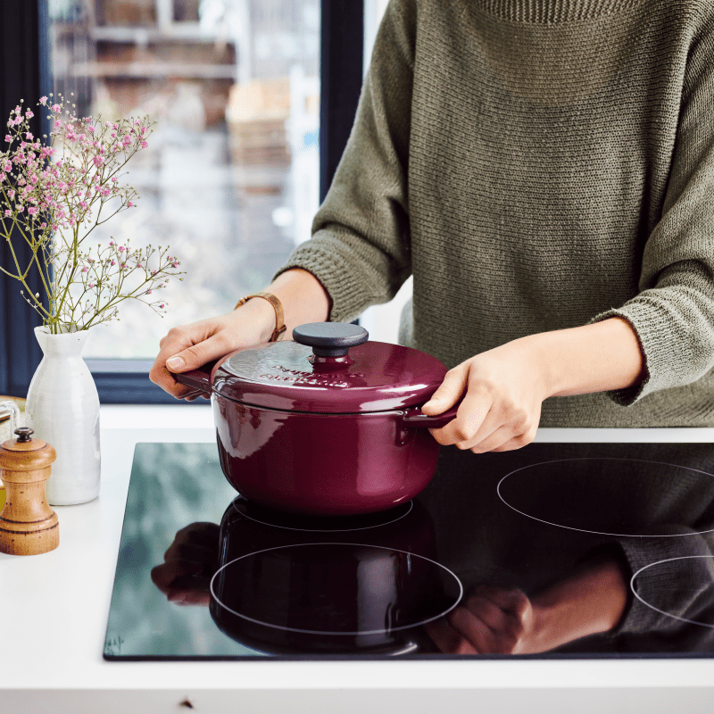 Brabantia The Dutch Oven Aubergine Red 20cm Casserole - COOKWARE - CAST IRON - Beattys of Loughrea