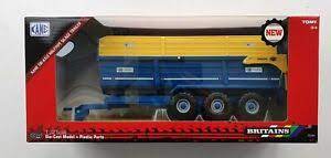 1:32 Britains Kane Tri-Axel Halfpipe Silage Trailer - FARMS/TRACTORS/BUILDING - Beattys of Loughrea