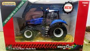 1:32 Britains New Holland T8.435 Genesis - FARMS/TRACTORS/BUILDING - Beattys of Loughrea