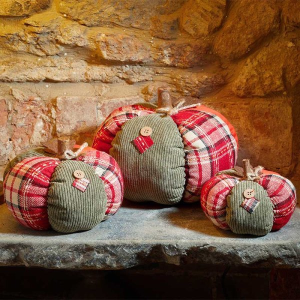 Patch Pumpkin 13cm - SOLAR / GARDEN ORNAMENTS - Beattys of Loughrea