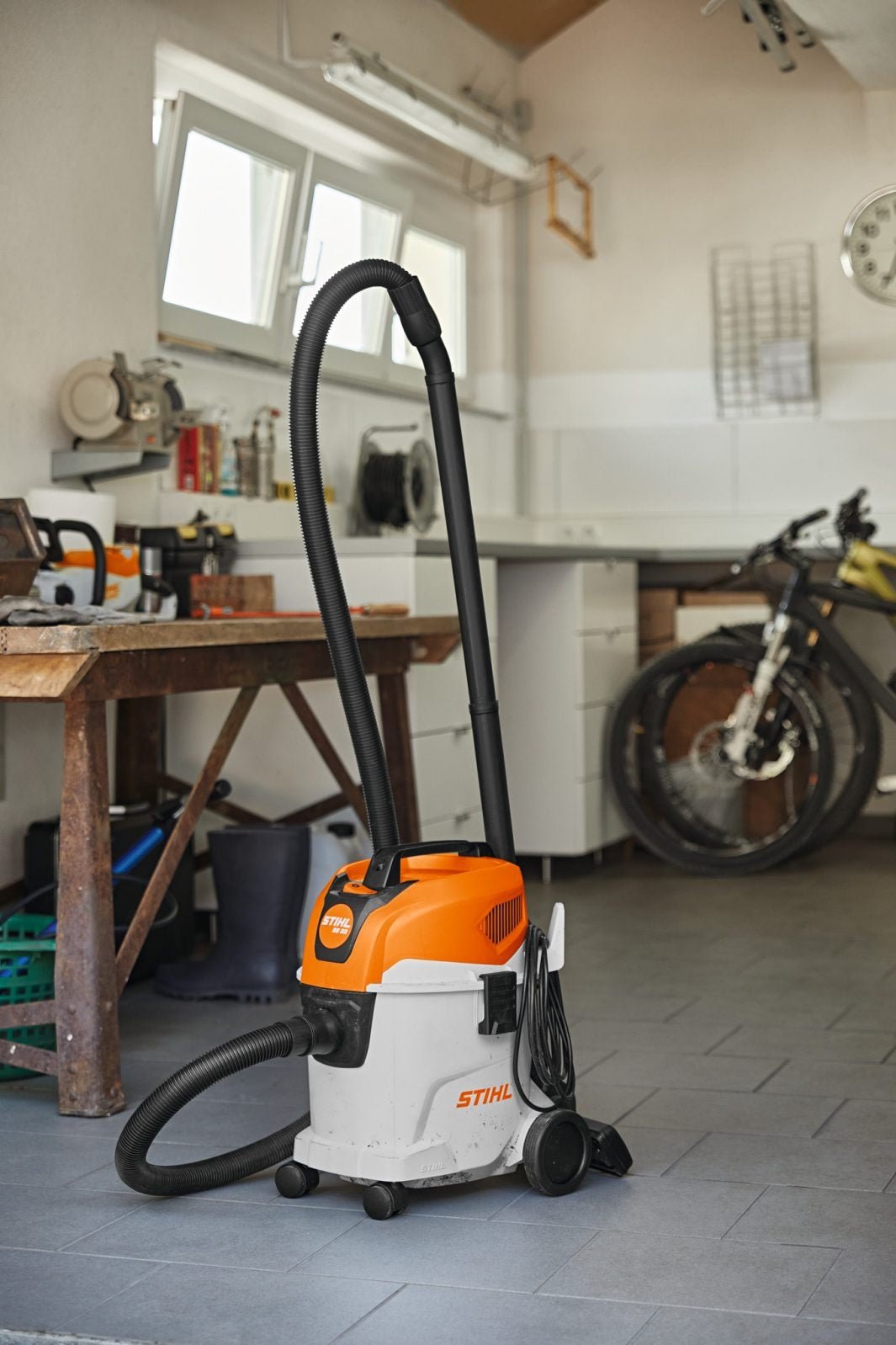 Stihl SE33 Electric Wet & Dry Vacuum Cleaner - Leaf Blowers - Beattys of Loughrea